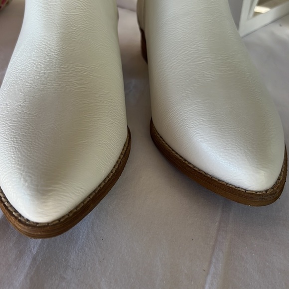 Ankle booties  White. New. - Picture 11 of 14
